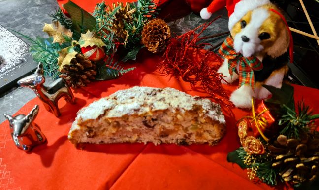 Stollen fertig dekoriert